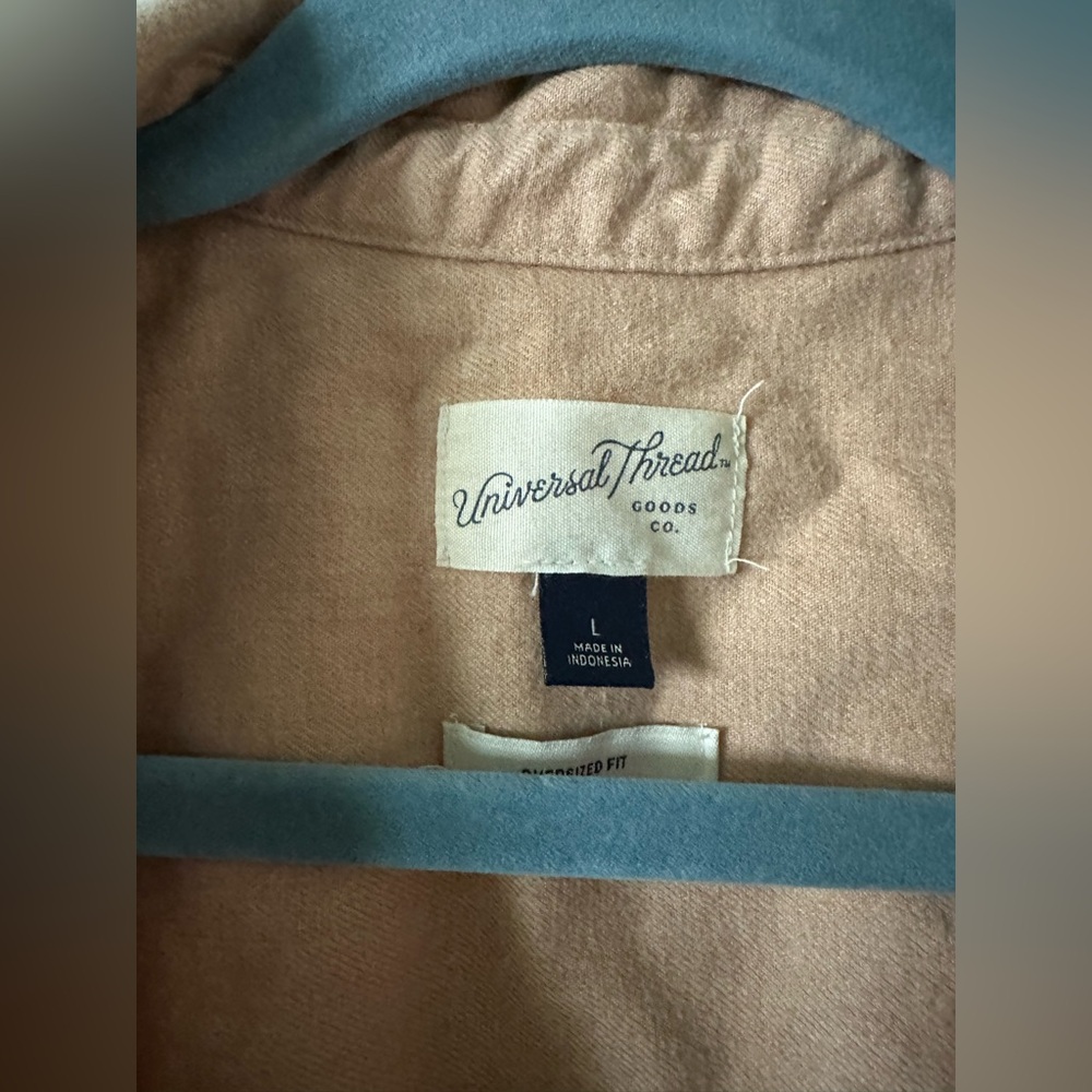 Universal thread button down - Picture 2 of 3